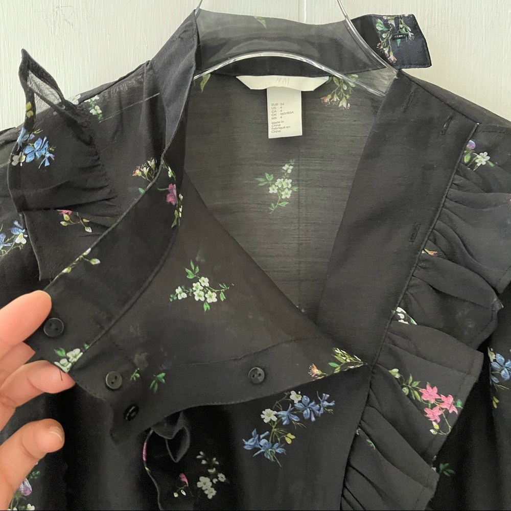 HM Sheer Floral Ruffled Top - Picture 3 of 7